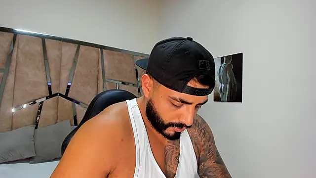 LeandroRusso online show from March 2025 11:14:01 PM