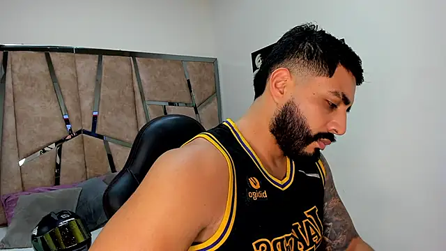 LeandroRusso online show from March 2025 09:15:02 PM