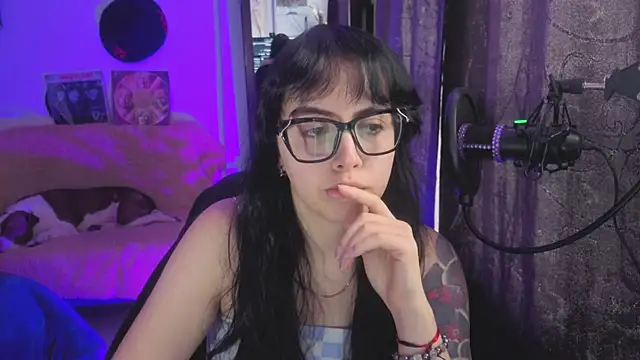 Snapshot of Hela_v chatting on July 2026 01:51:02 PM Hela v online show from July 2026 01:51:02 PM