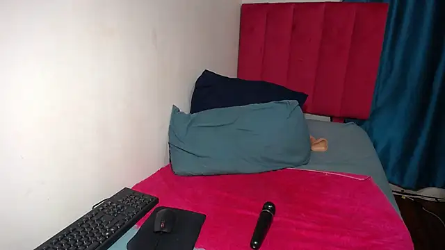 Snapshot of Mywife777 chatting on March 2025 07:59:02 PM Mywife777 online show from March 2025 07:59:02 PM