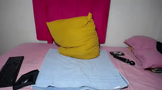 Snapshot of Mywife777 chatting on March 2025 07:47:02 AM Mywife777 online show from March 2025 07:47:02 AM