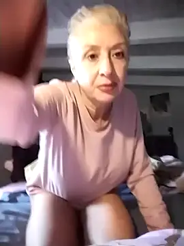 divinaerotica online show from January 2026 02:00:01 PM