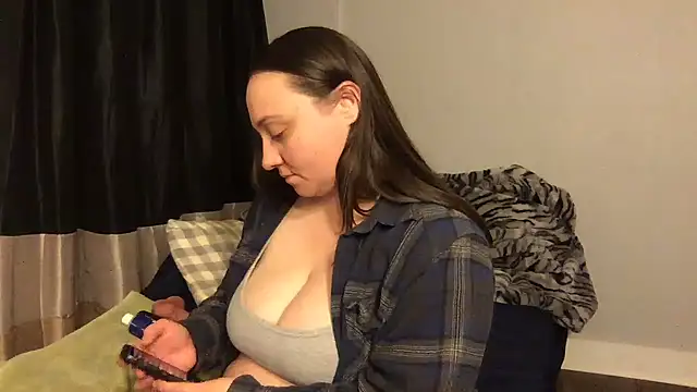 Snapshot of JuicyLuciee chatting on February 2025 02:37:01 AM JuicyLuciee online show from February 2025 02:37:01 AM