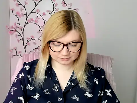 Snapshot of Lola_moree chatting on April 2026 11:35:01 AM Lola moree online show from April 2026 11:35:01 AM