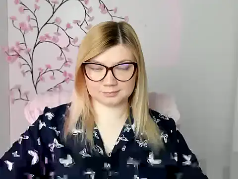 Snapshot of Lola_moree chatting on April 2026 11:34:01 AM Lola moree online show from April 2026 11:34:01 AM