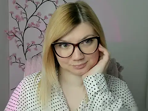 Snapshot of Lola_moree chatting on April 2026 11:42:02 AM Lola moree online show from April 2026 11:42:02 AM