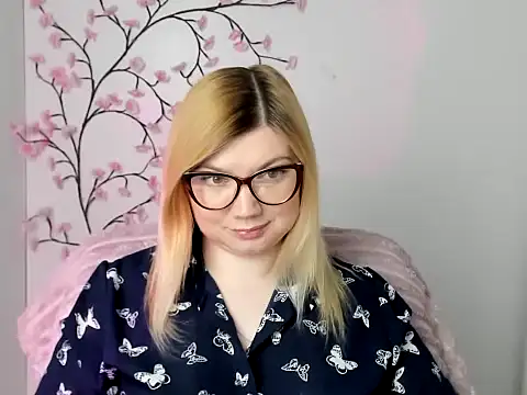 Snapshot of Lola_moree chatting on May 2026 11:51:02 AM Lola moree online show from May 2026 11:51:02 AM