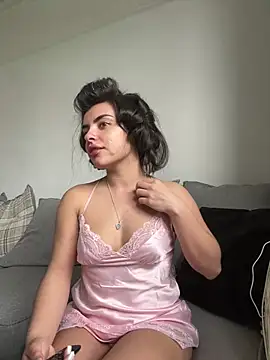Snapshot of cute_carly_ chatting on March 2025 03:42:01 PM cute carly online show from March 2025 03:42:01 PM