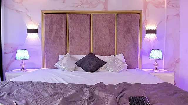 AliDiaz  online show from October 2025 07:23:01 PM