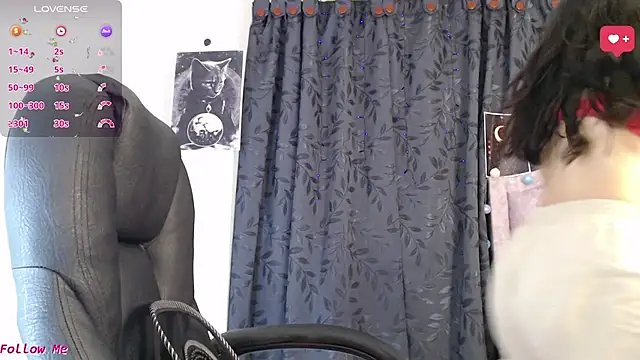 ellajonz online show from November 2025 12:05:02 AM