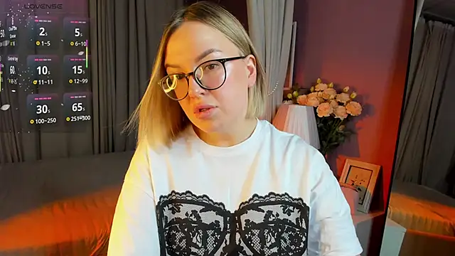 Nikki Kai online show from November 2025 01:04:02 AM