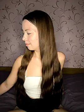 Arielle Swan online show from November 2025 01:47:02 PM