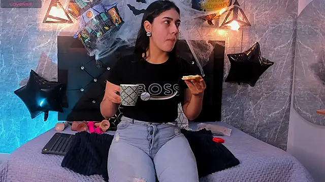 Snapshot of emberhodson chatting on October 2025 11:57:02 AM emberhodson online show from October 2025 11:57:02 AM