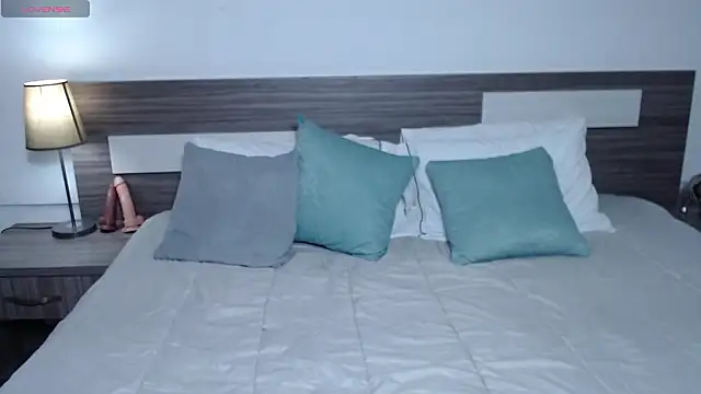 Liiamthompson online show from March 2026 07:10:02 PM