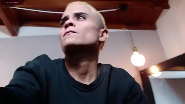 Liiamthompson online show from April 2026 10:58:01 PM