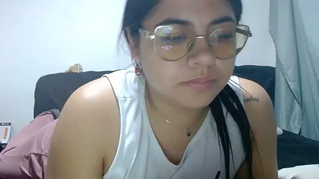 Snapshot of viccky_vick chatting on June 2026 03:52:02 AM viccky vick online show from June 2026 03:52:02 AM