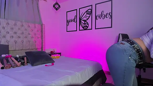 nicolee millerr online show from April 2026 12:43:02 PM