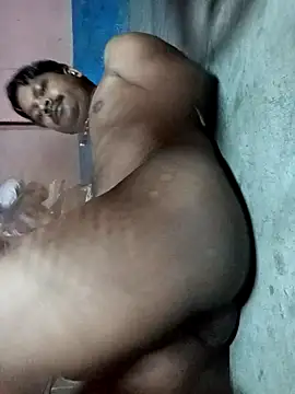 Snapshot of romantictubai chatting on March 2025 06:32:01 PM romantictubai online show from March 2025 06:32:01 PM