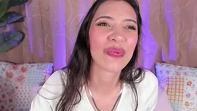 Snapshot of Miss_veronicaa2 chatting on July 2026 01:45:02 PM Miss veronicaa2 online show from July 2026 01:45:02 PM