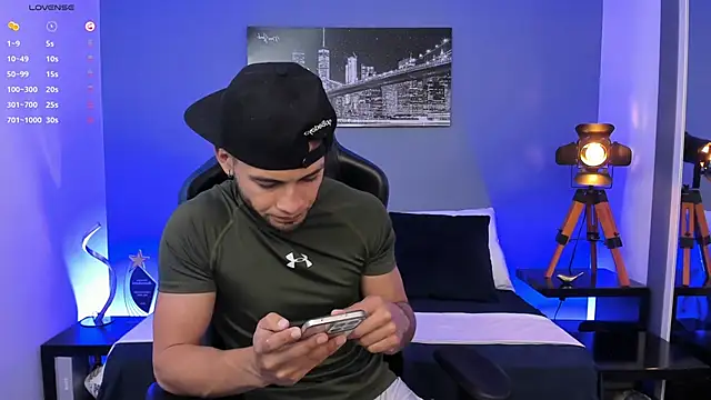 Max Conor1 online show from October 2025 12:04:02 PM