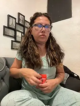 MirandaLatinaLovely online show from November 2025 03:50:01 AM