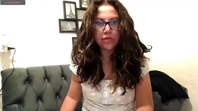 MirandaLatinaLovely online show from November 2025 03:45:01 PM