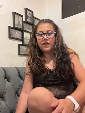 MirandaLatinaLovely online show from November 2025 04:45:02 AM