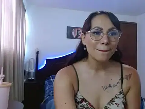 Snapshot of AloLovely_ chatting on April 2026 08:58:02 PM AloLovely online show from April 2026 08:58:02 PM