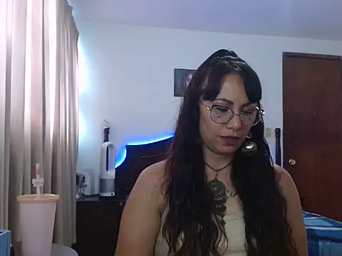 Snapshot of AloLovely_ chatting on April 2026 07:58:02 PM AloLovely online show from April 2026 07:58:02 PM