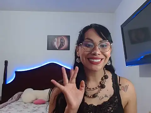 Snapshot of AloLovely_ chatting on May 2026 11:54:02 PM AloLovely online show from May 2026 11:54:02 PM