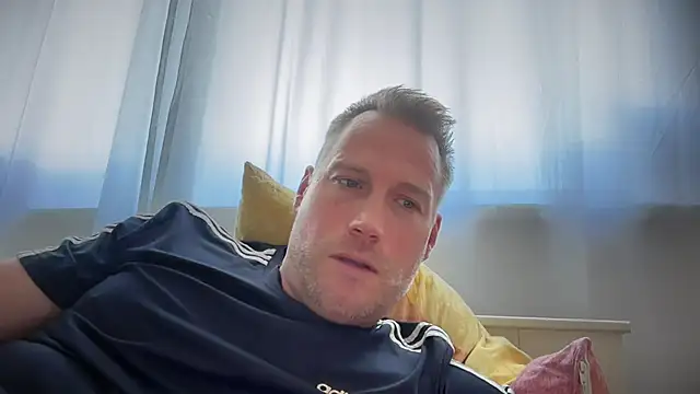 Snapshot of Christian87xxx chatting on September 2025 12:21:02 PM Christian87xxx online show from September 2025 12:21:02 PM