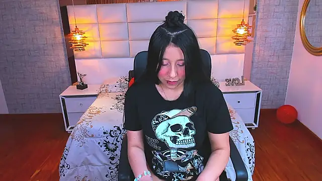 Nohemi louse online show from March 2026 07:10:01 PM