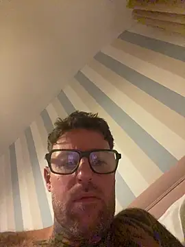 Snapshot of Jamesdeanmcqueen chatting on November 2025 09:47:01 PM Jamesdeanmcqueen online show from November 2025 09:47:01 PM