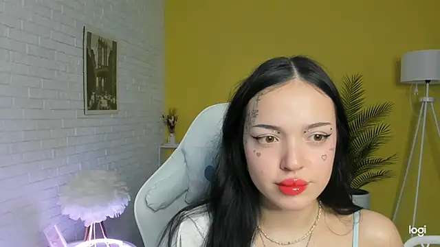 Snapshot of LorettaBigge chatting on January 2025 12:59:01 PM LorettaBigge online show from January 2025 12:59:01 PM