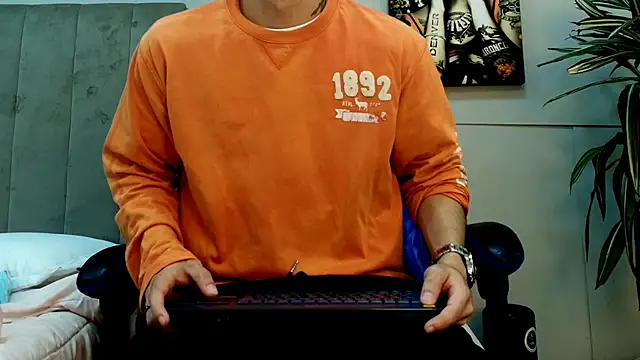 Snapshot of roan_birkin chatting on May 2026 07:44:01 PM roan birkin online show from May 2026 07:44:01 PM