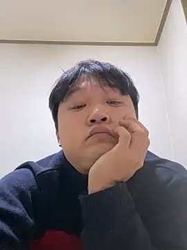 Snapshot of offwhite777 chatting on February 2025 08:54:01 PM offwhite777 online show from February 2025 08:54:01 PM