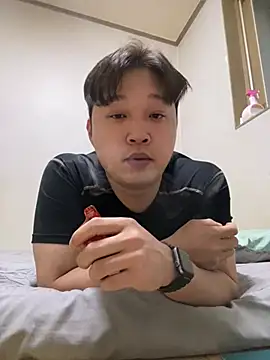 Snapshot of offwhite777 chatting on February 2025 09:05:02 PM offwhite777 online show from February 2025 09:05:02 PM