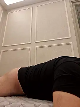 Snapshot of offwhite777 chatting on January 2026 01:37:02 PM offwhite777 online show from January 2026 01:37:02 PM