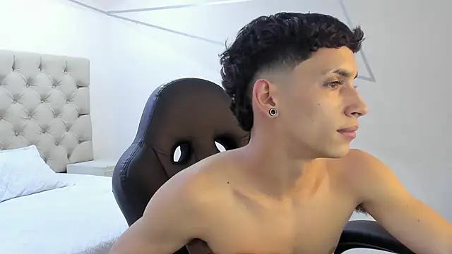 Snapshot of JhoanLeandro chatting on January 2026 04:17:02 AM JhoanLeandro online show from January 2026 04:17:02 AM