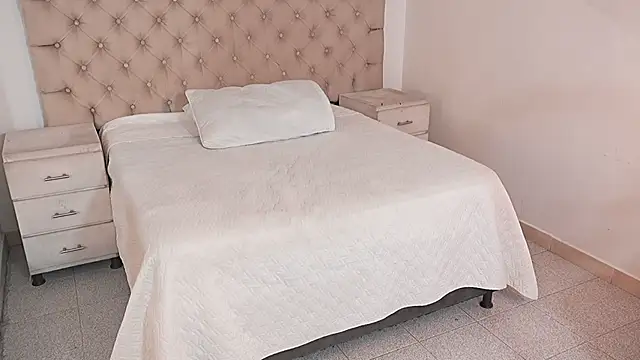 Snapshot of JhoanLeandro chatting on February 2026 05:11:02 AM JhoanLeandro online show from February 2026 05:11:02 AM