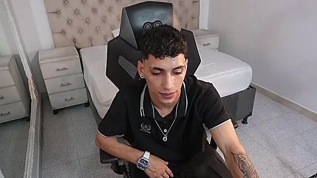 Snapshot of JhoanLeandro chatting on February 2026 06:28:02 AM JhoanLeandro online show from February 2026 06:28:02 AM