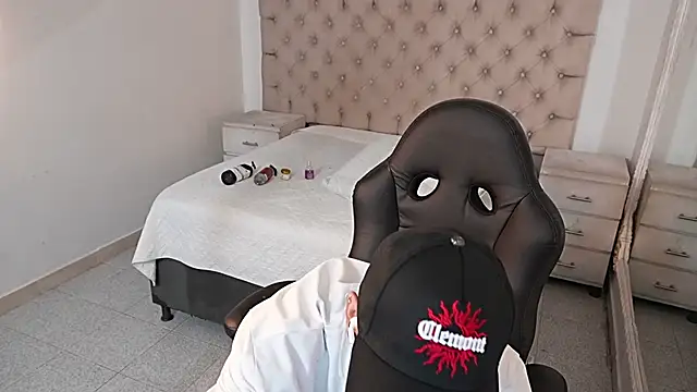 Snapshot of JhoanLeandro chatting on February 2026 06:02:02 AM JhoanLeandro online show from February 2026 06:02:02 AM