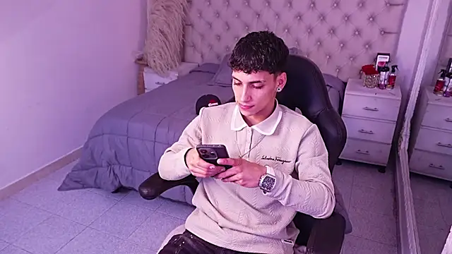 JhoanLeandro online show from April 2026 06:08:01 AM