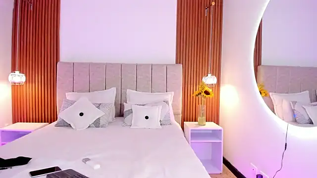 khloe-sweet online show from October 2025 01:33:02 PM