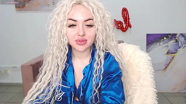 Snapshot of MissisCaty chatting on February 2025 07:50:02 PM MissisCaty online show from February 2025 07:50:02 PM