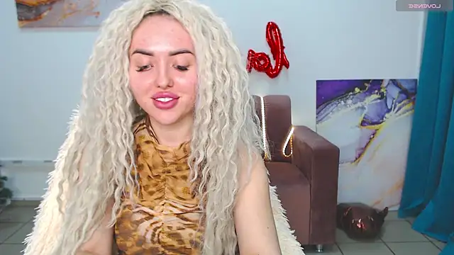 Snapshot of MissisCaty chatting on February 2025 10:39:02 PM MissisCaty online show from February 2025 10:39:02 PM