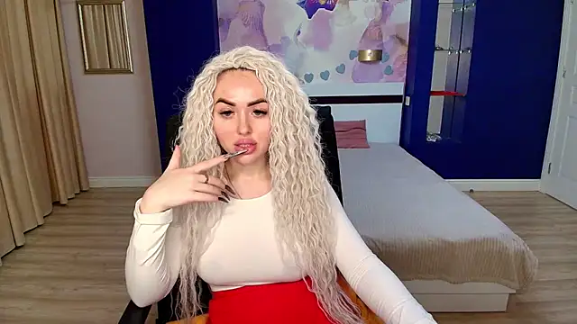 MissisCaty online show from November 2025 07:24:01 PM