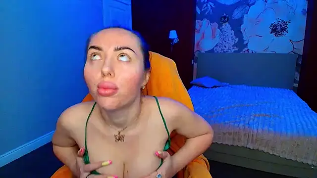 Snapshot of MissisCaty chatting on July 2026 06:06:02 AM MissisCaty online show from July 2026 06:06:02 AM