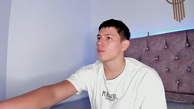 JamesCr  online show from February 2025 01:39:01 PM