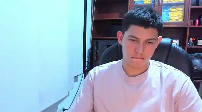 JamesCr  online show from February 2025 10:53:01 PM